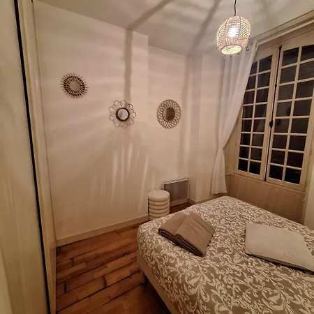 Le Clemenceau Face A La Charente 2 * Saintes