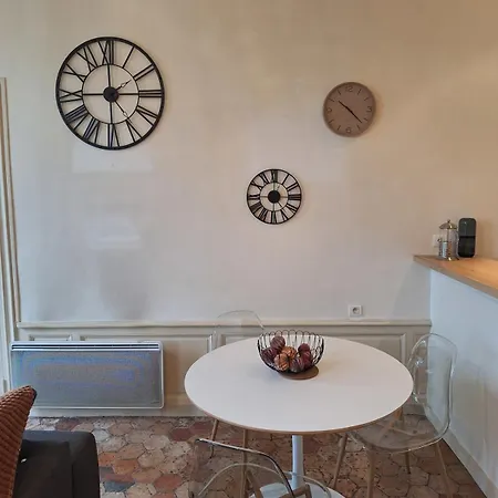 Le Clemenceau Face A La Charente 2 * Saintes